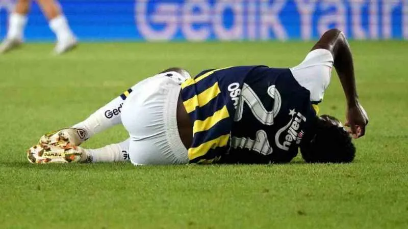 Osayi Samuel oyuna devam edemedi