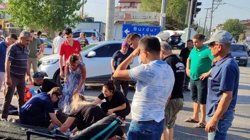 Otomobille çarpışan 15 yaşındaki motosiklet sürücüsü çocuk öldü