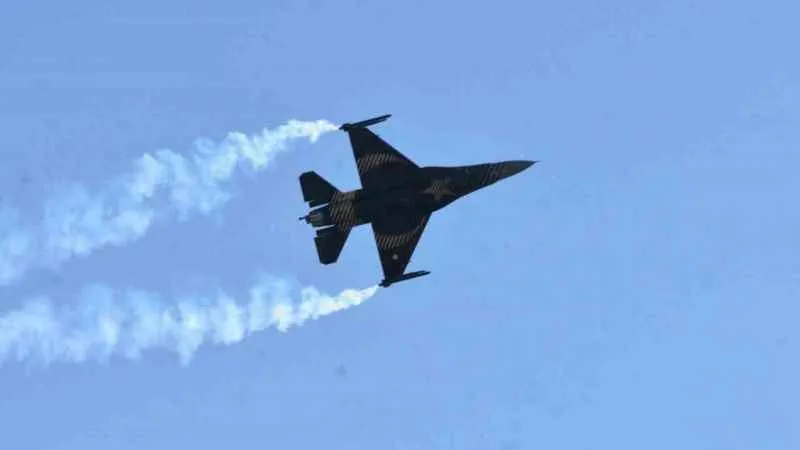 Malazgirt kutlamalarındaki SOLOTÜRK ve helikopter gösterileri nefes kesti