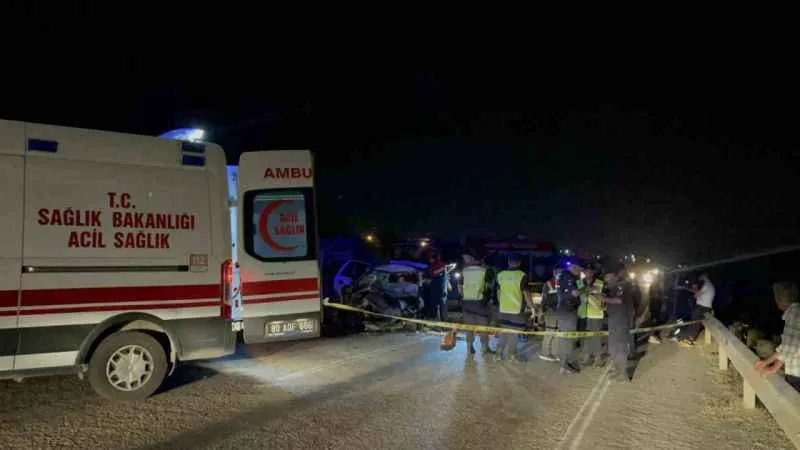 Osmaniye’de ambulansla otomobil kafa kafaya çarpıştı: 3 ölü, 3 yaralı