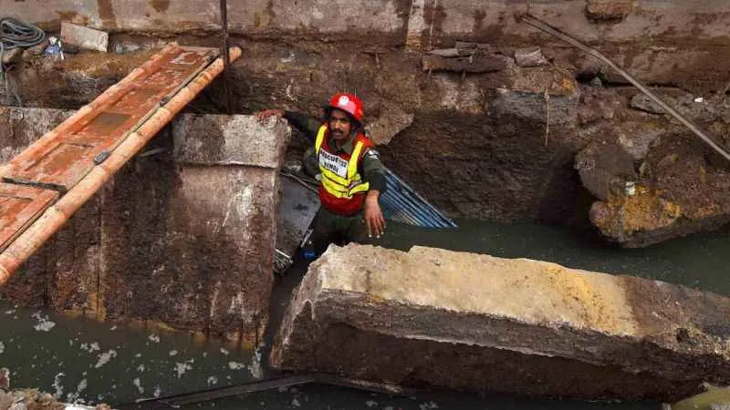 Pakistan’da kanalizasyonda patlama: 9 yaralı