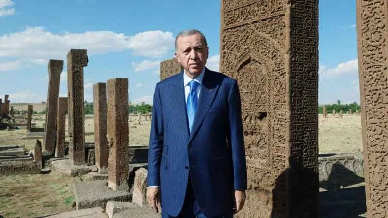 Cumhurbaşkanı Erdoğan, Ahlat Selçuklu Mezarlığı’nı ziyaret etti
