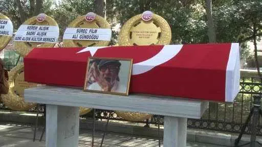 Kayhan Yıldızoğlu son yolculuğuna uğurlandı