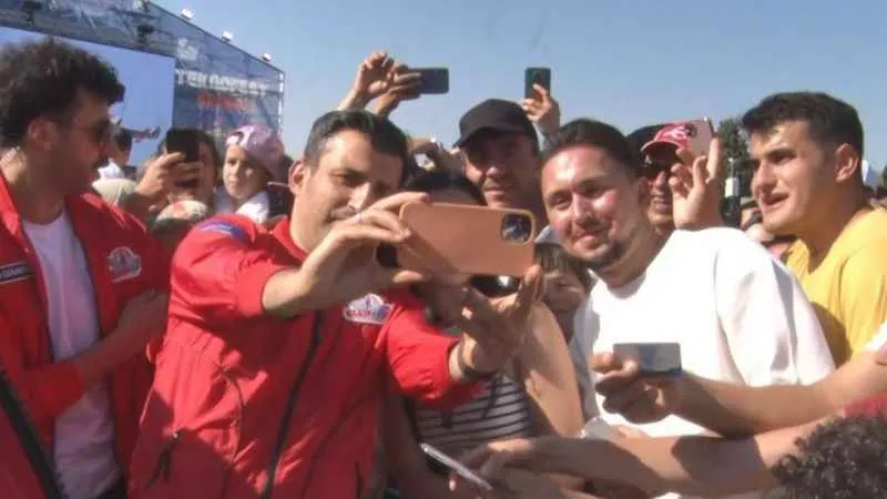 Selçuk Bayraktar’a vatandaşlardan sevgi seli