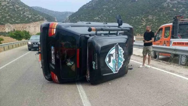 Sümer Ezgü Antalya’da kaza geçirdi