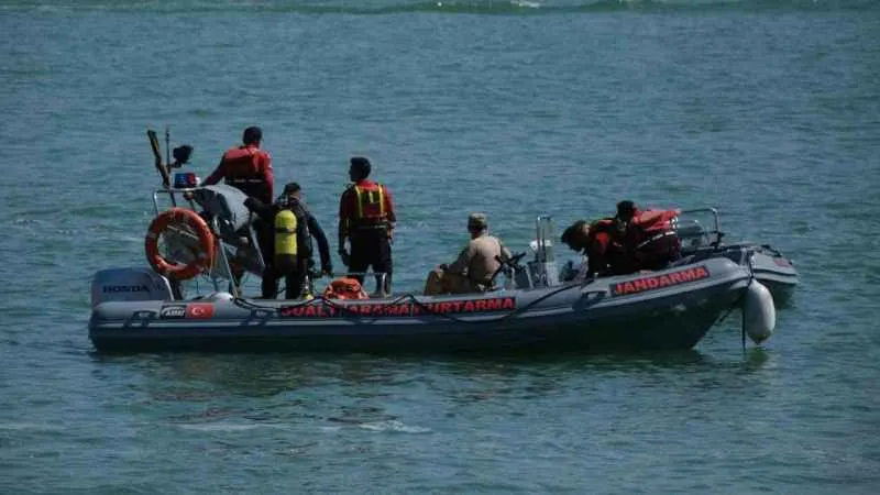 İzmir’de helikopter enkazındaki çalışmalara ara verildi