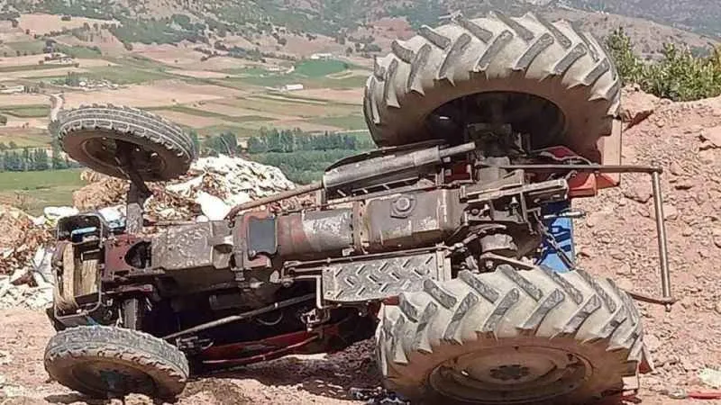 Virajı alamayan traktör devrildi: 1 ölü, 2 yaralı