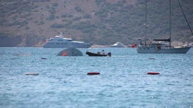 Bodrum’da 19 metrelik motoryat battı