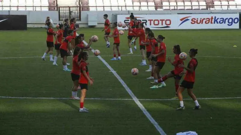 A Milli Kadın Futbol Takımı, Litvanya maçı hazırlıklarını tamamladı