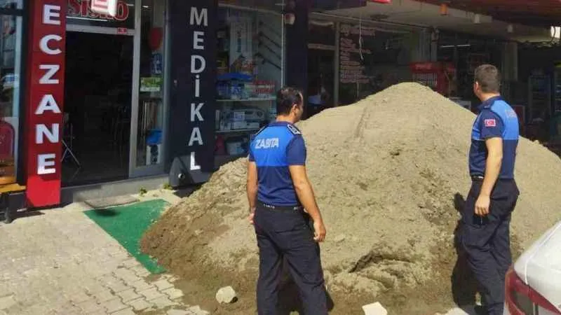 Dükkan önüne kum döken şahsa 30 bin TL ceza