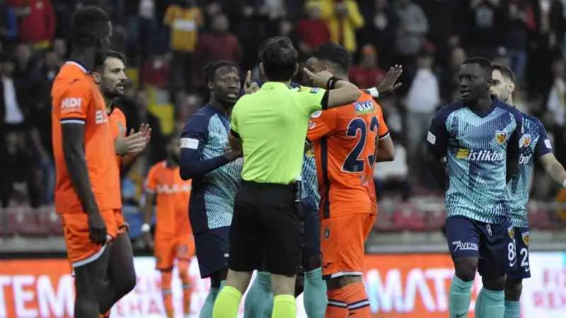 Trendyol Süper Lig: Kayserispor: 0 - RAMS Başakşehir: 0  