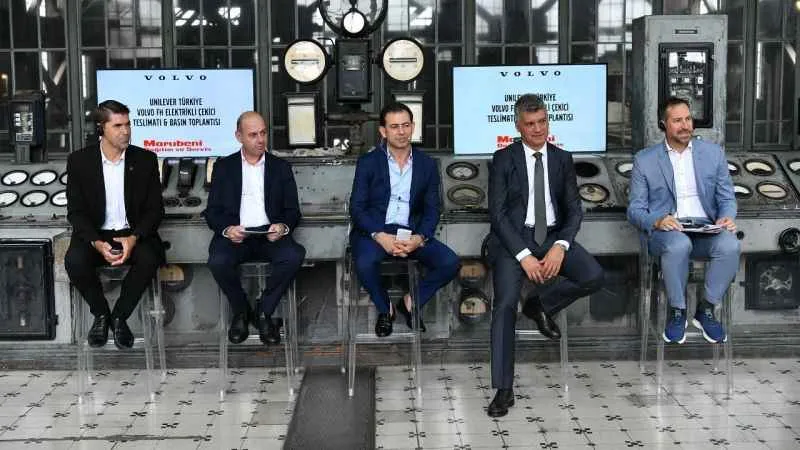 Marubeni Dağıtım ve Servis A.Ş., Unilever Türkiye ve Arıç Lojistik’e Volvo FH elektrikli çekicilerini teslim etti