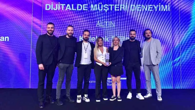 Kelebek Mobilya'ya 3 altın ödül birden