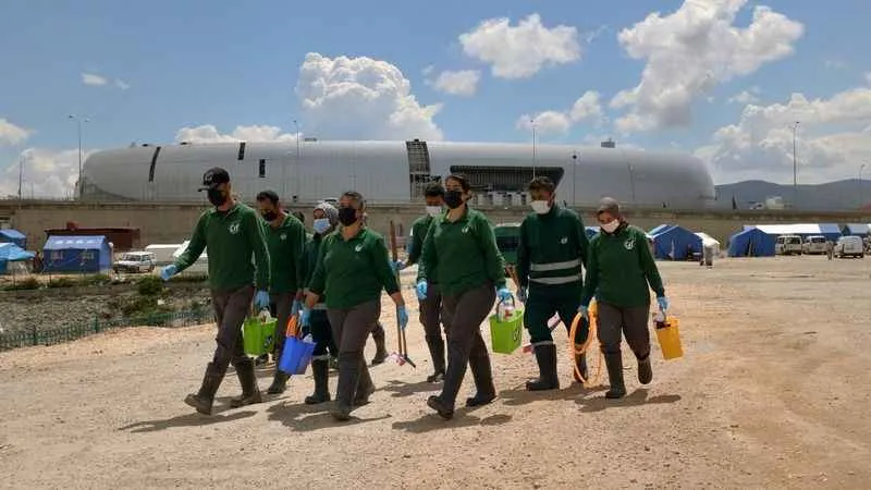 Cif Çadır Kentte yaşam alanlarının temizliği için çalışıyor