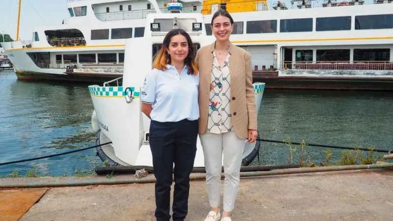 Şehir Hatları tarihinin ilk kadın kaptanı Deniz Taksi’nin dümeninde