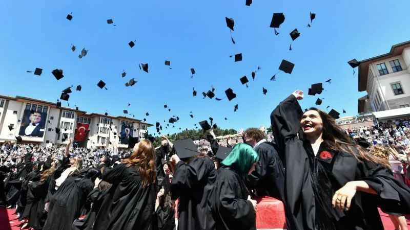 Koç Üniversitesi 29’uncu Dönem Mezunlarını Verdi
