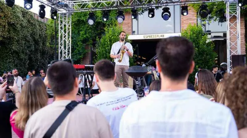Dünyaca ünlü çoklu enstrüman sanatçısı Ash Türkiye’de yılın ilk konserini verdi