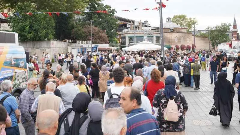 Üsküdar'da 10 bin kişiye aşure ikram edildi