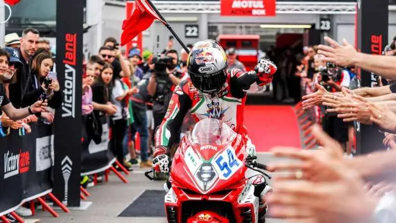 Bahattin Sofuoğlu’ndan Çekya’da podyum başarısı