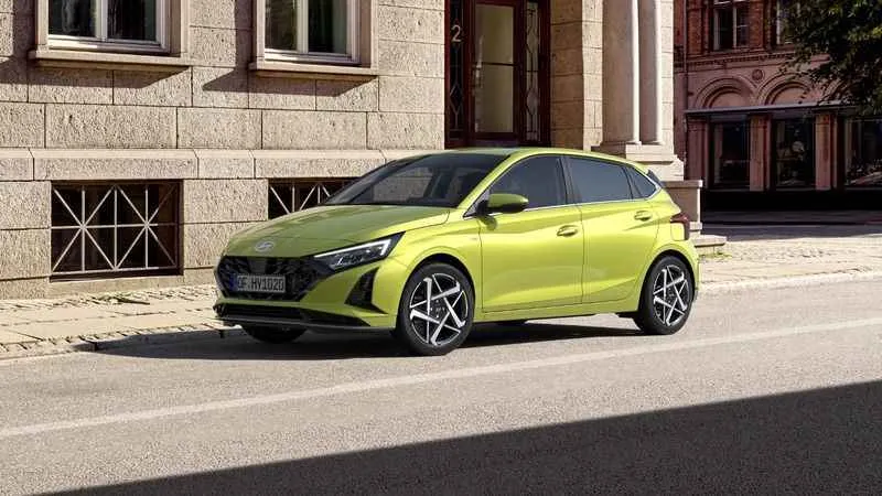 B Segmentinin popüler modeli Hyundai i20 yenilenerek satışa sunuldu