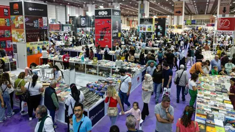 İZKİTAP kitapseverlerin buluşma noktası