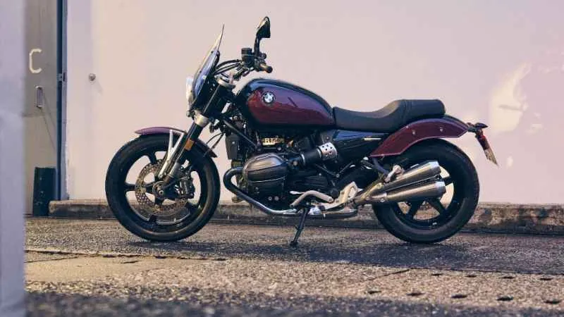 BMW R 12 nineT ve BMW R 12'yi tanıttı