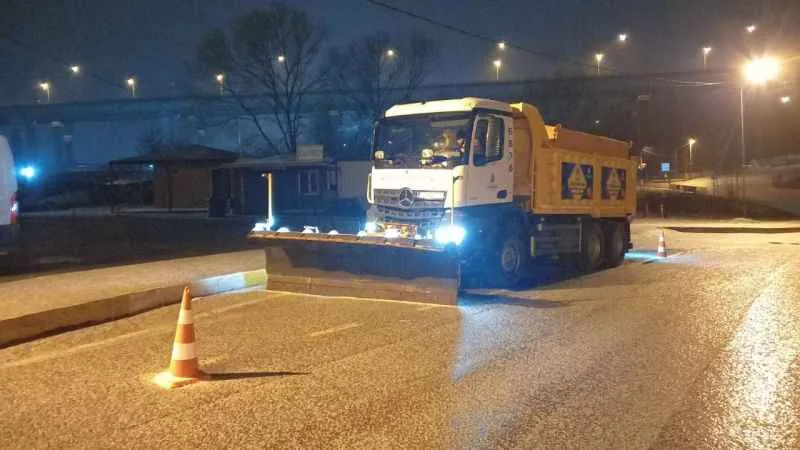 İBB ekipleri kar nöbetinde