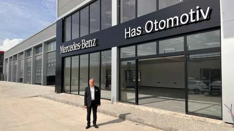 Mercedes-Benz Türk’ün bayi ve yetkili servisi Has Otomotiv Yatırım ve Pazarlama Ege Şubesi yeni lokasyonunda hizmette