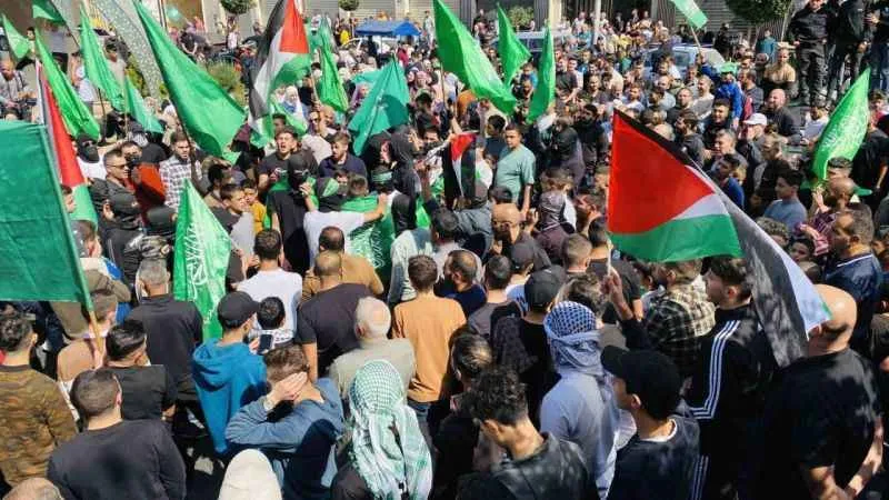 Filistinliler, Gazze’deki hastane saldırısını protesto etti