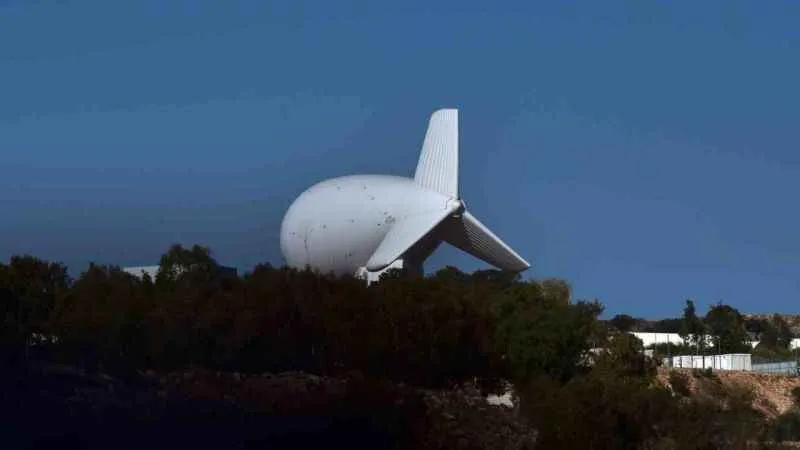 İsrail’in güvenliği için kullandığı dev zeplini görüntülendi