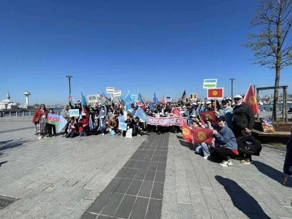 9 ülkeden gelen 100 çocuk, İstanbul Boğazı’nın keyfini çıkardı