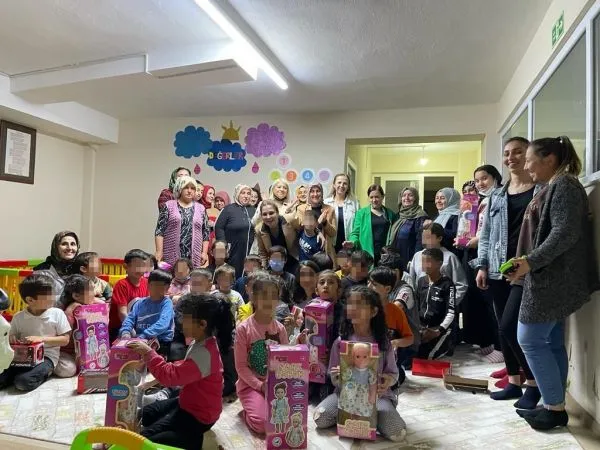 Cumhurbaşkanı Erdoğan’ın hediyeleri, çocukları sevindirdi