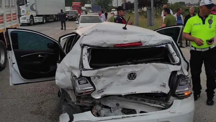 Kırmızı ışıkta bekleyen otomobile kamyon çarptı, Ahmet Sezgül hayatını kaybetti