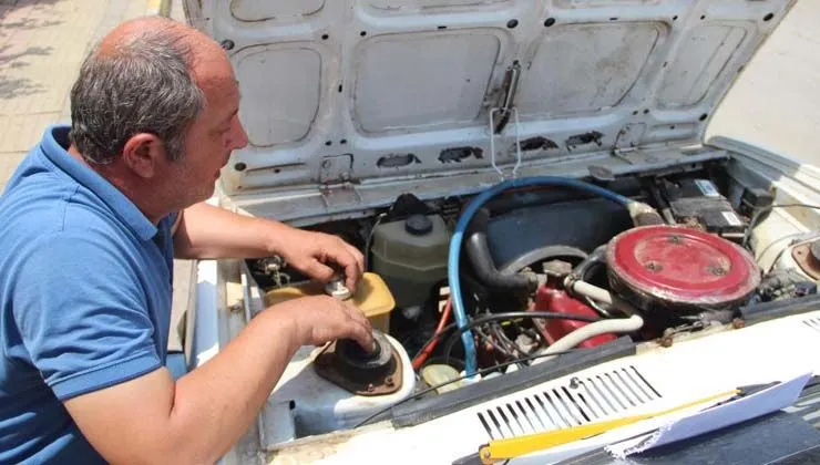 Otomobiline kurduğu ek gaz girişiyle yakıttan yüzde 50 tasarruf sağlıyor