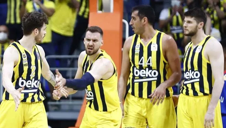 Fenerbahçe A. Efes’i farklı mağlup etti durumu 2-0’a getirdi