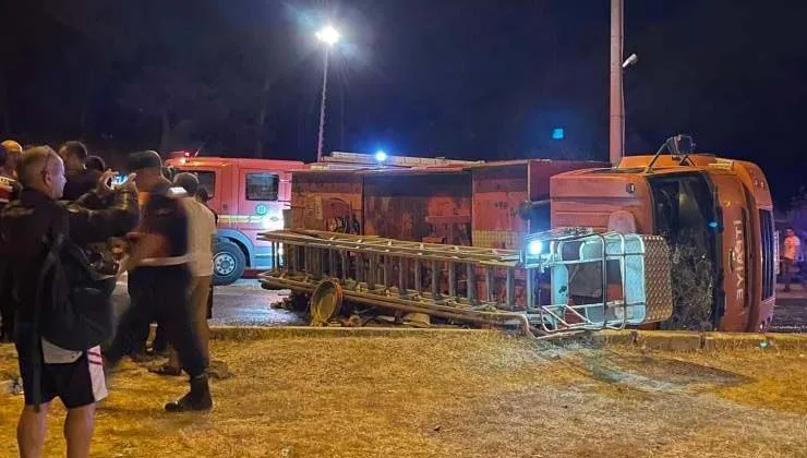 Muğla’da itfaiye ekibi yangına giderken kaza yaptı 2 yaralı