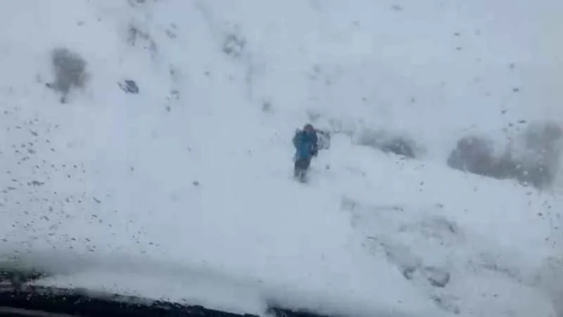 Erzurum-Rize karayoluna çığ düştü