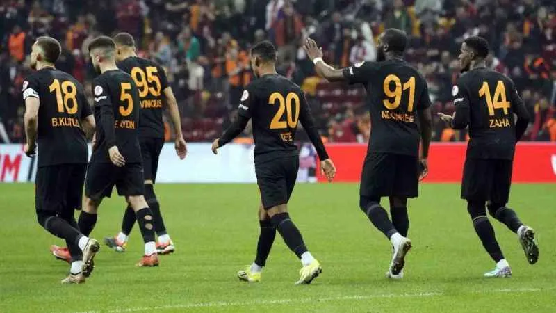 Galatasaray yedek kadro ve yeni transferleriyle çeyrek finalde