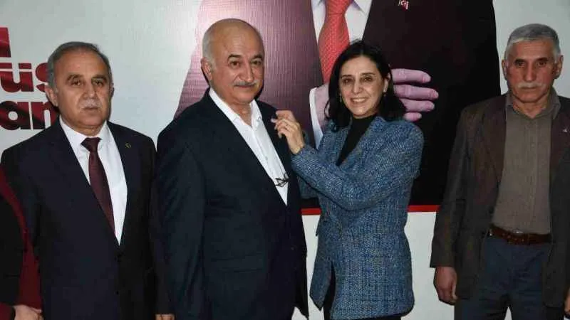 Manisa'da Yeniden Refah Partisi’nden istifa eden ilçe başkanı ve 5 kişi AK Parti’ye katıldı