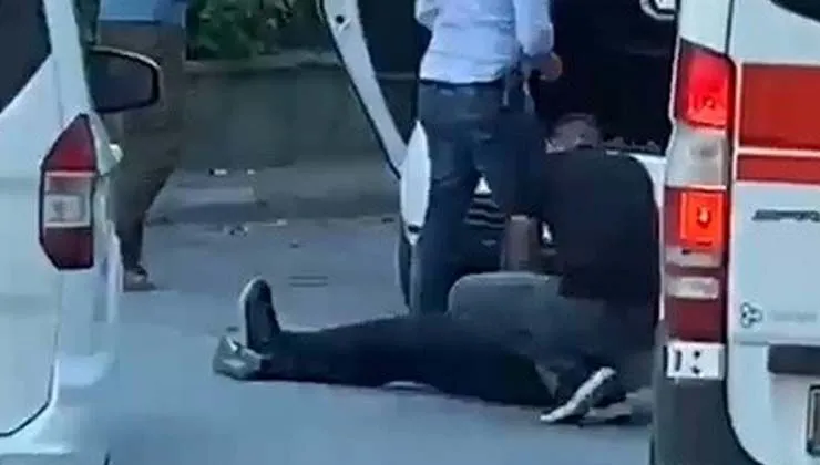 Uyuşturucu satıcıları kaçarken arabayla polise çarptı