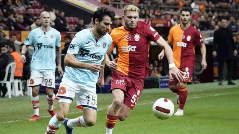 Galatasaray, Başakşehir'i 2-0'la geçti