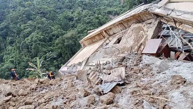 Filipinler’deki toprak kaymasında can kaybı 37’ye yükseldi