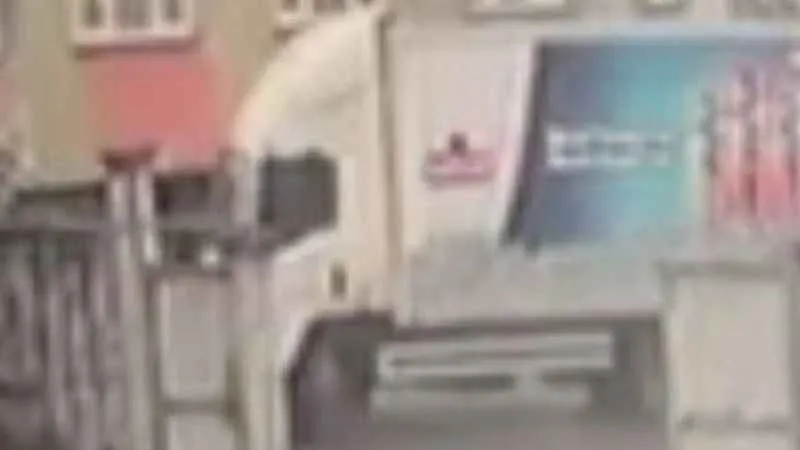 Sakarya'da kamyonetin altında kalan Makbule Mermer hayatını kaybetti