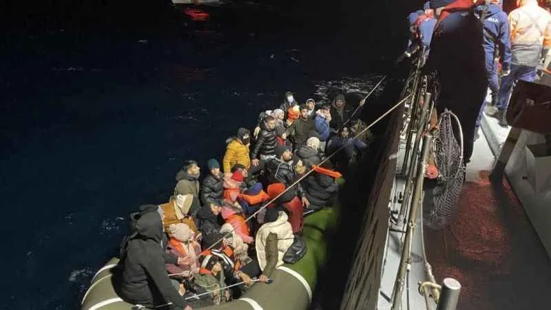 Ayvacık açıklarında 49 kaçak göçmen kurtarıldı