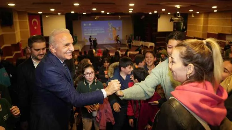 Ümraniye Belediyesi’nden okullara 1 milyon 200 bin liralık spor malzemesi desteği