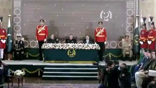 Pakistan’ın Başbakanı Şerif yemin ederek göreve başladı