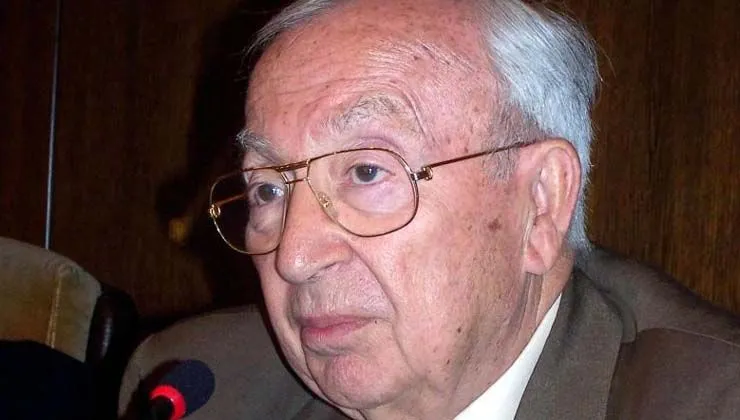 Eski Dışişleri Bakanı İlter Türkmen hayatını kaybetti