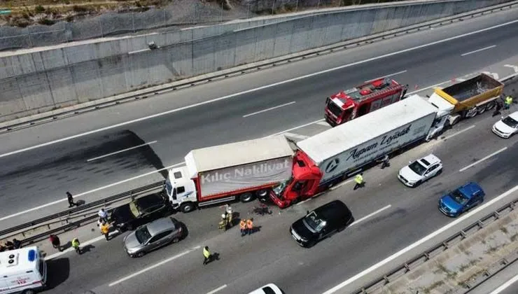 İstanbul Tem Sultanbeyli mevkiinde feci kaza: Trafik durma noktasında
