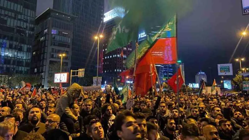 İsrail İstanbul Başkonsolosluğu önündeki protestolarda 1 kişi hayatını kaybetti, 43'ü polis toplam 63 kişi yaralandı
