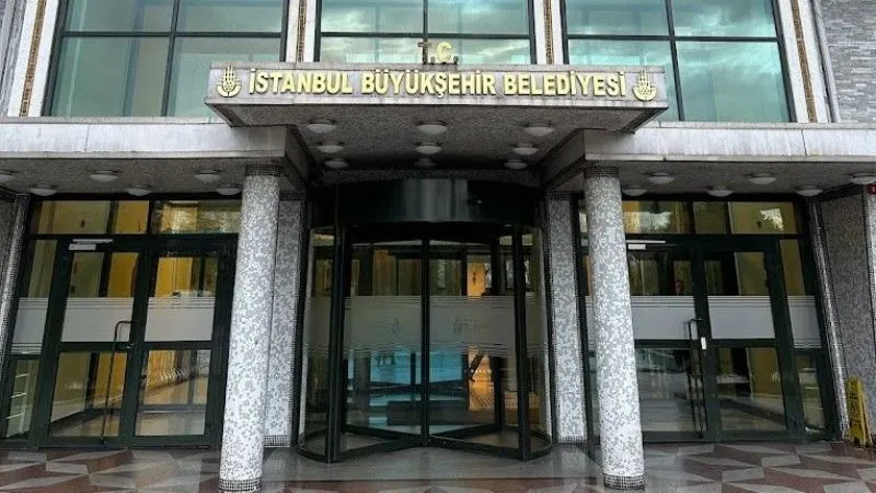 İBB'deki "terör ve yolsuzluk" soruşturmasında şüphelilerin ifadeleri alınmaya başlandı